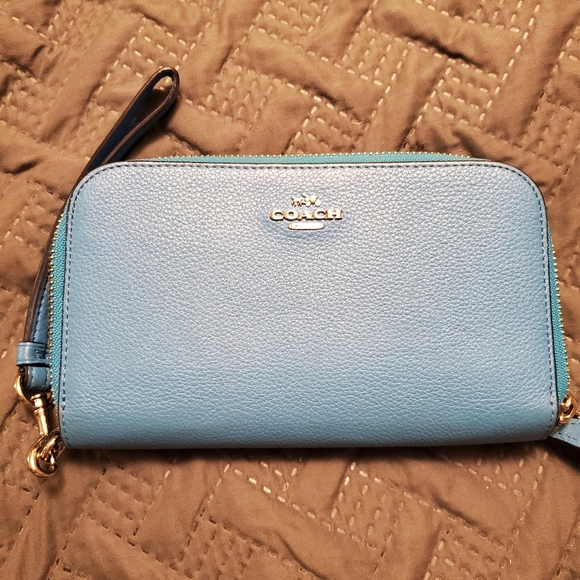 Coach Handbags - Coach wallet/wristlet Coach Handbags - Coach wallet/wristlet